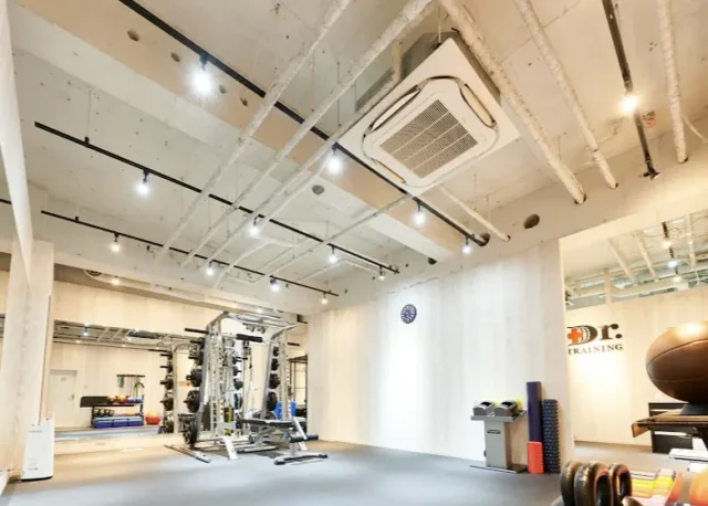 Dr.トレーニング三軒茶屋店のジム内設備