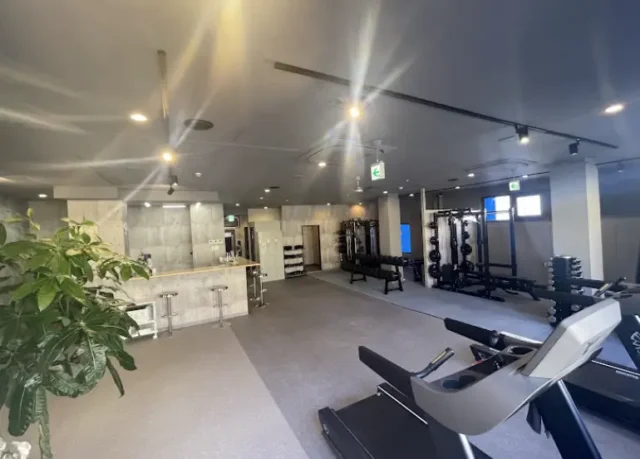 KEEP ON FITNESS 本厚木店のジム内
