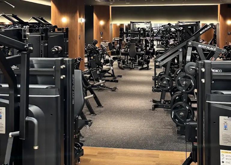 FIT PLACE24 市川店のジム内