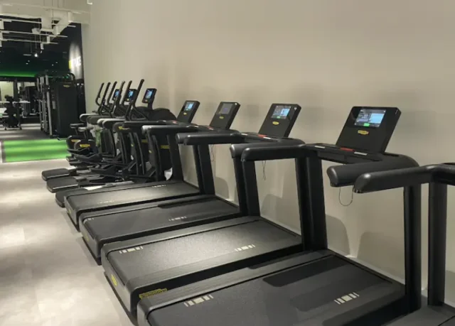 FIT PLACE24 本八幡店のジム内