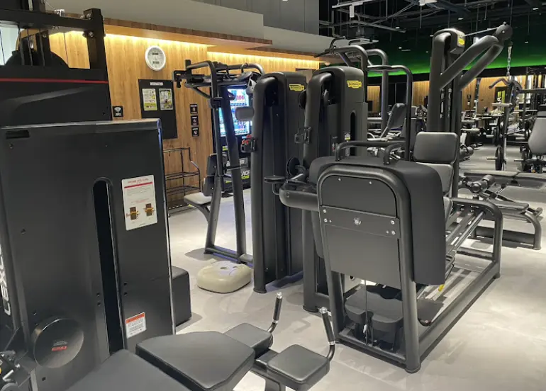 FIT PLACE24 本八幡店のジム内