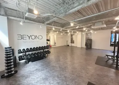 BEYOND浦安店のジム内(マシン)