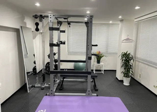 HPER 三鷹店のジム内