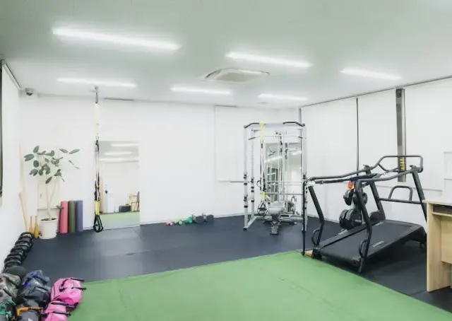 ひら屋 松山のジム内
