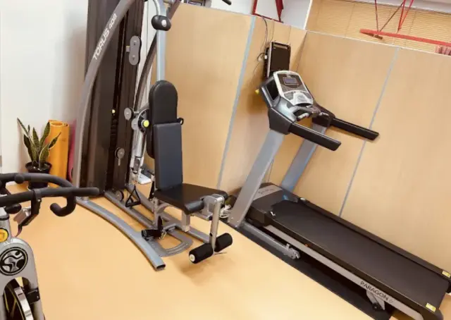スタジオ ルポ 高知のジム内