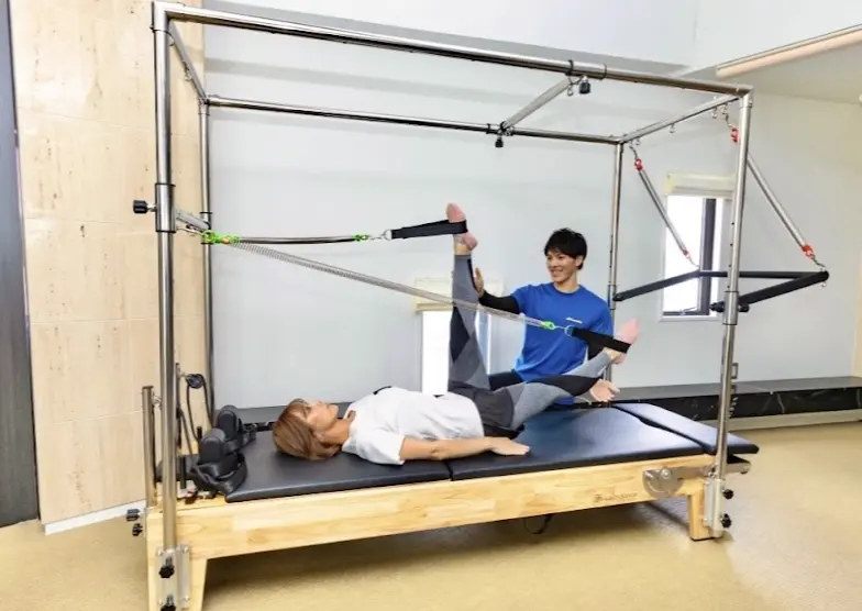 マシンピラティススタジオ シルエットのパーソナルトレーニングの様子