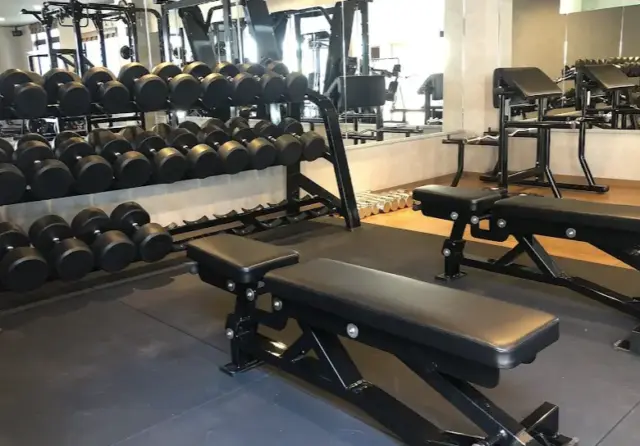 Excelsior FITNESSのジム内画像