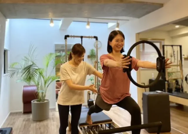 ピラティススタジオHaleのレッスンの様子