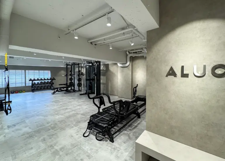ALUC 高円寺店のジム内