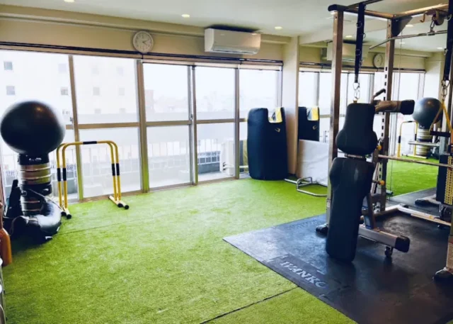 フレンジ高円寺店のジム内の様子