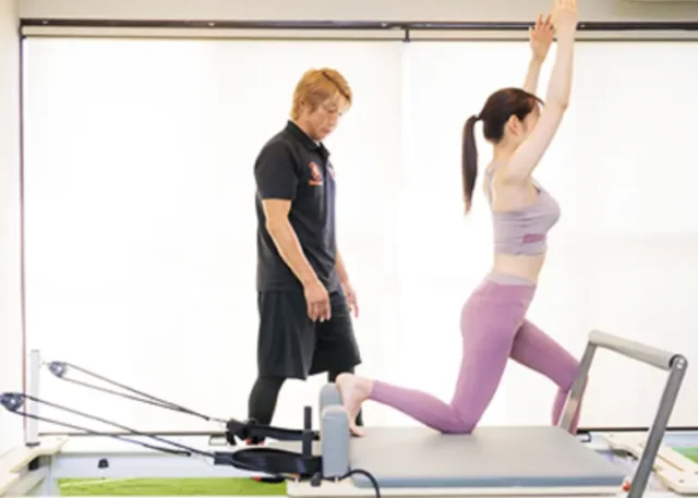 フレンジ高円寺店のマシンピラティスの様子