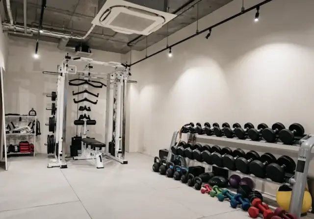 ELEMENT 池尻大橋店のジム内画像
