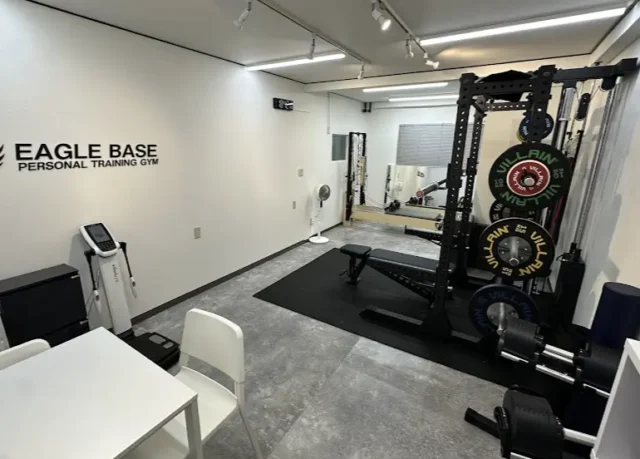 EAGLE BASE 大塚店のジム内