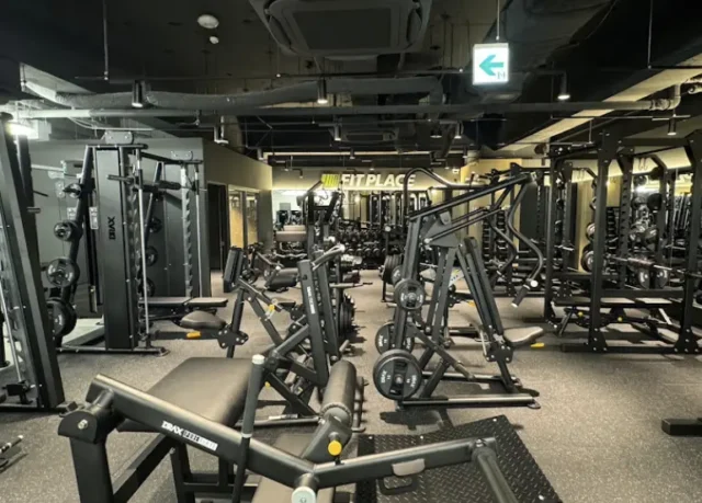 FIT PLACE24 上大岡店のジム内