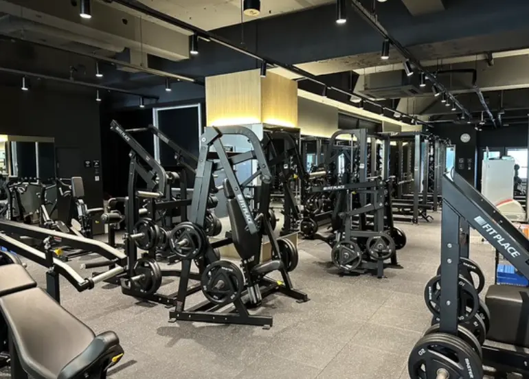 FIT PLACE24 日暮里店のジム内