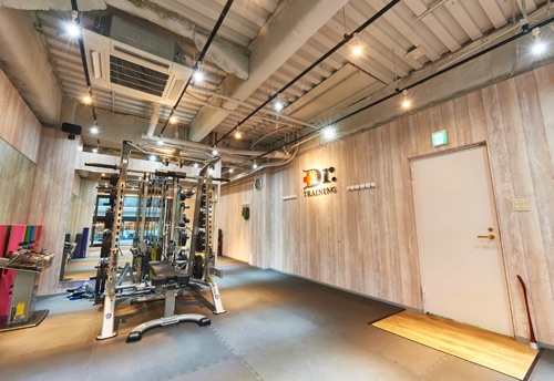 Dr.TRAINING 銀座店のジム内画像