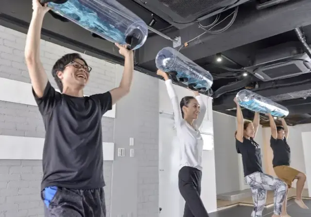 FLATTE 板橋店のセミパーソナルレッスンの様子