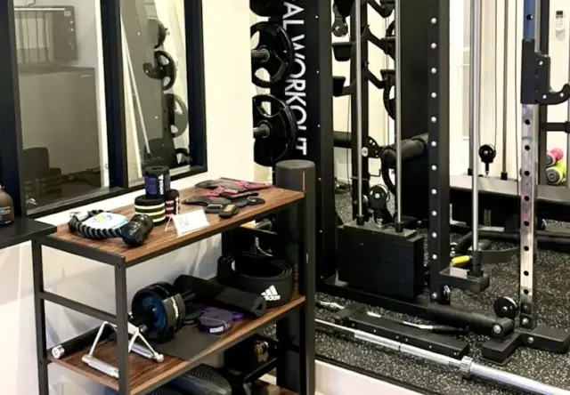 REAL WORKOUT 神楽坂・江戸川橋店のジム内