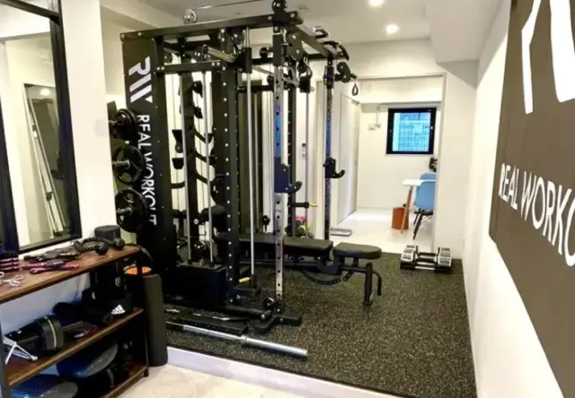 REAL WORKOUT 神楽坂・江戸川橋店のジム内