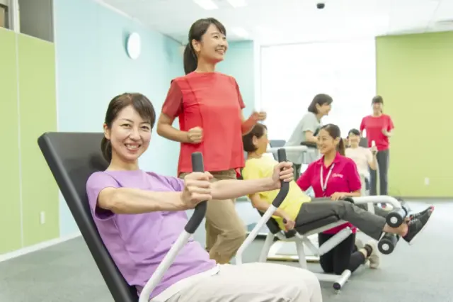 カーブスのレッスン風景