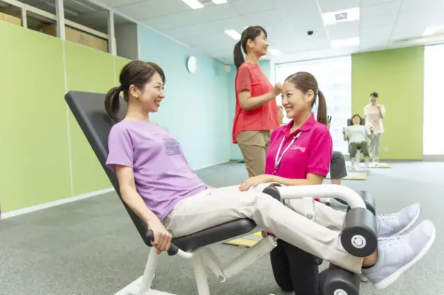 カーブスのレッスン風景