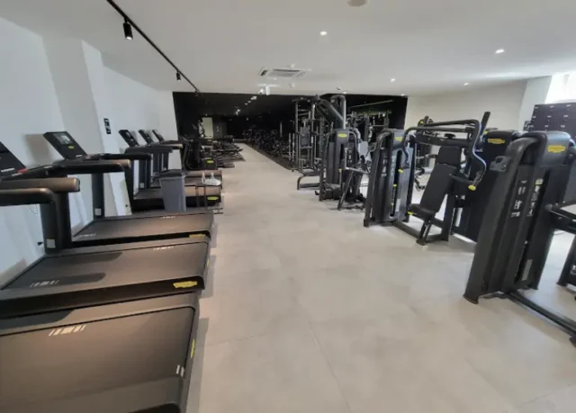 FIT PLACE24 大山店のジム内