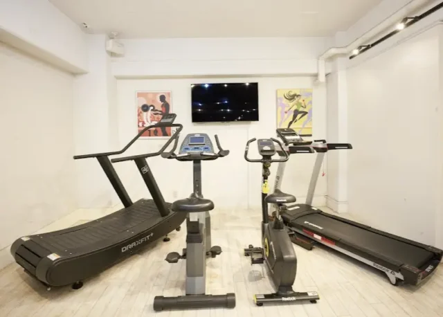 pml 下丸子店のジム内設備(有酸素マシン)