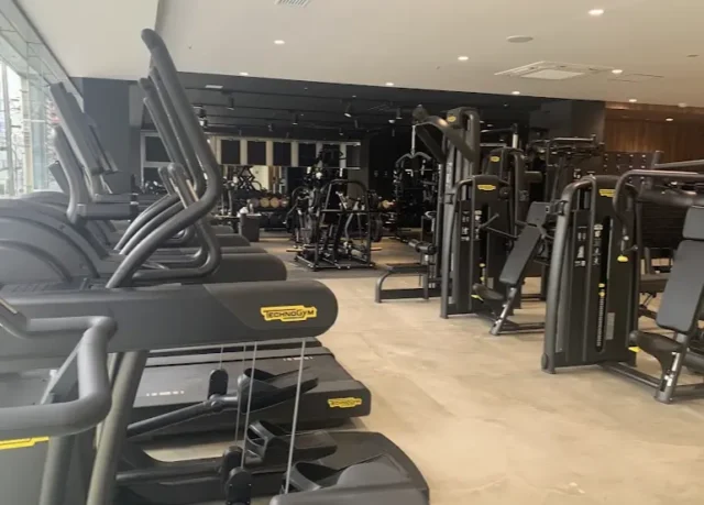 FITPLACE24 青物横丁店のジム内