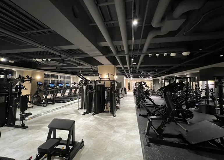 FIT PLACE24 朝霞台店のジム内