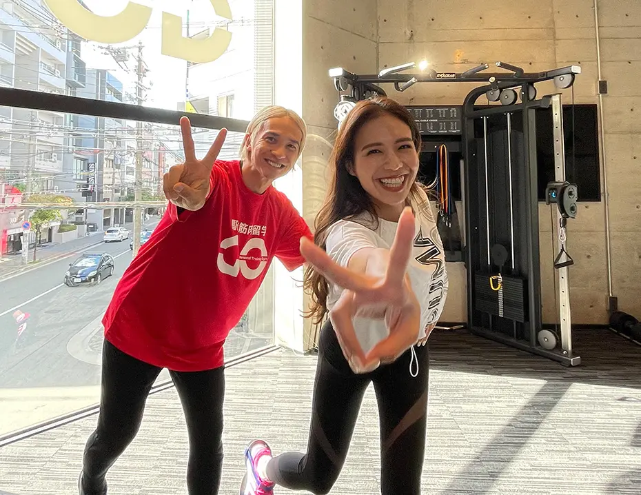 駅前筋肉留学GOのパーソナルトレーニングの様子