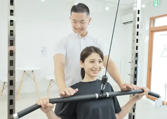 かたぎり塾梅島店のレッスン風景(ブルガリアンスクワット)