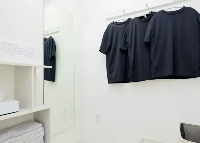 かたぎり塾梅島店の更衣室・無料レンタルウェア