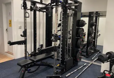 TLS FITNESS 蓮根のジム内画像
