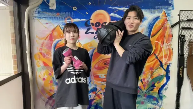 「LYFTOFF-WOMAN-編集部の筋トレ初心者RANA」がグッドライフジム代々木店でセミパーソナル体験を受けた後の中野トレーナーとの２ショット
