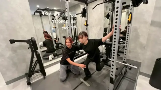 UNDEUX SUPERBODY LIFEの体験レッスン（ブルガリアンスクワット）