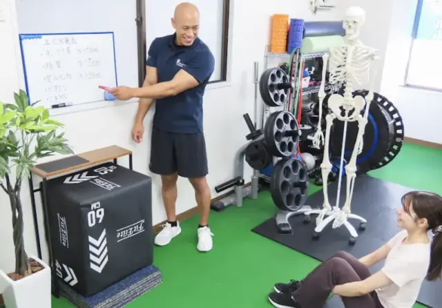 B-Conditioning Laboratoryのパーソナルトレーニングの様子