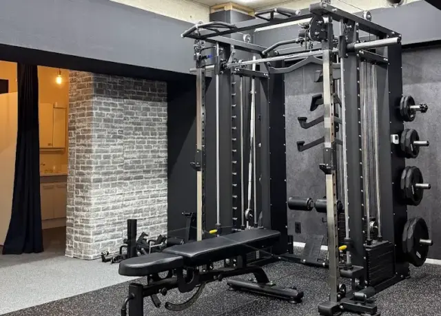 REAL WORKOUT 西八王子店のジム内画像