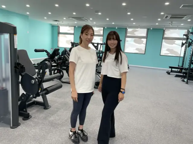 体験レッスンに行った際の、アマゾネスの長濱トレーナーとの記念写真